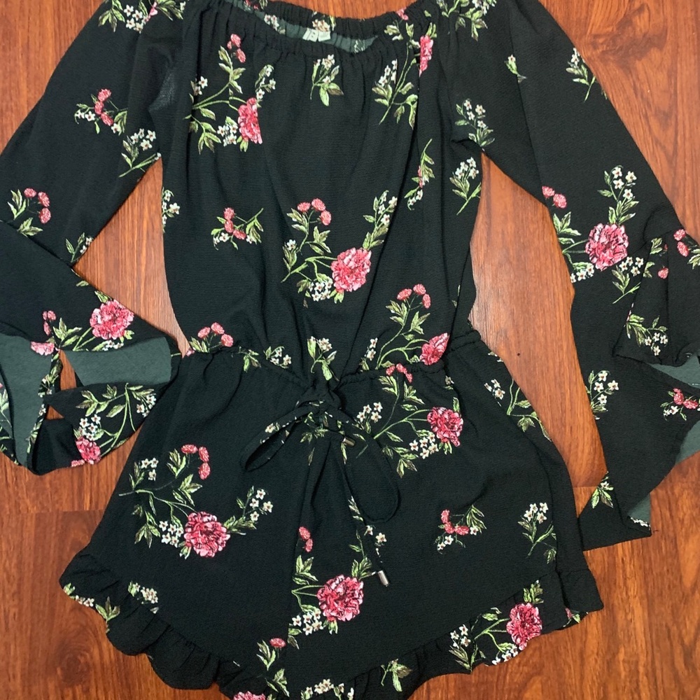Off the shoulder floral romper
